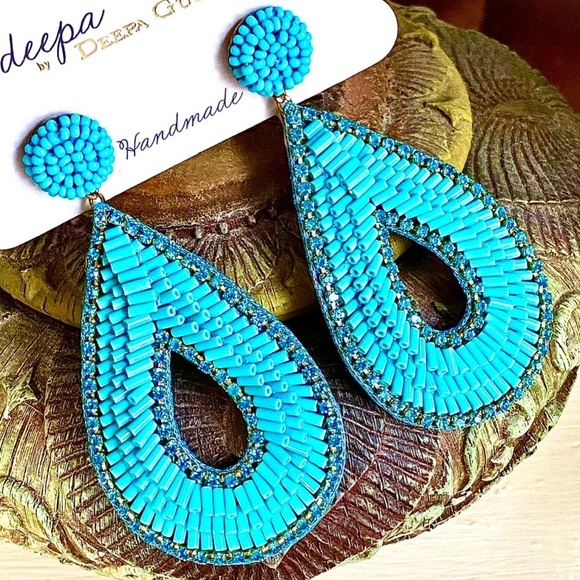 🌟 HOST PICK 🌟 Like New Anthropologie Deepa Gurnani Turquoise Hoop Chande… - Picture 4 of 15